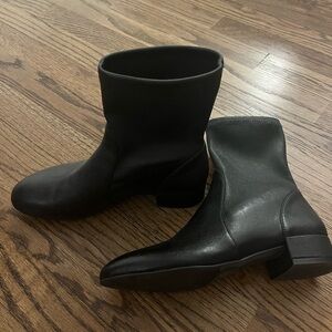 Stuart Weitzman ODETTA CITY 25 STRETCH BOTTIE size 6